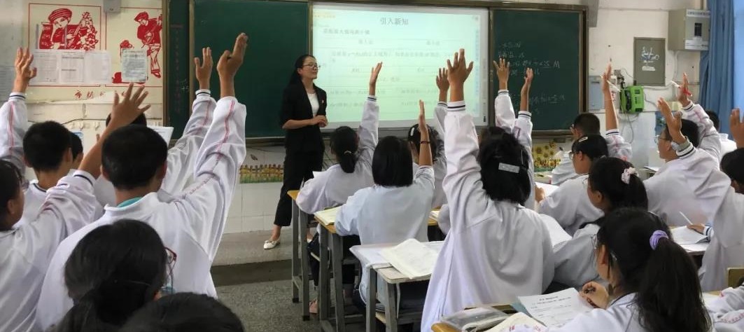 双江自治县第一完全中学首届新教师课堂教学比赛圆满举行