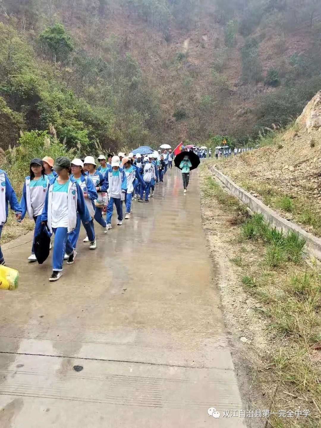 22公里远足!双江自治县第一完全中学用一堂“行走的思政课”让党史教育“活起来”(图169)