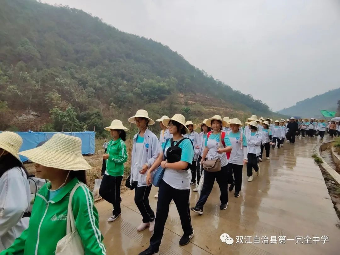 22公里远足!双江自治县第一完全中学用一堂“行走的思政课”让党史教育“活起来”(图171)