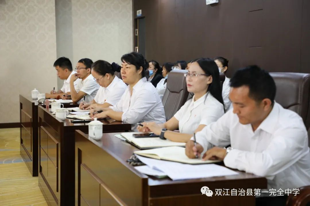 临沧市人民政府教育督导委员会专家组对我校晋升云南省一级二等完中办学水平进行综合评价(图33)